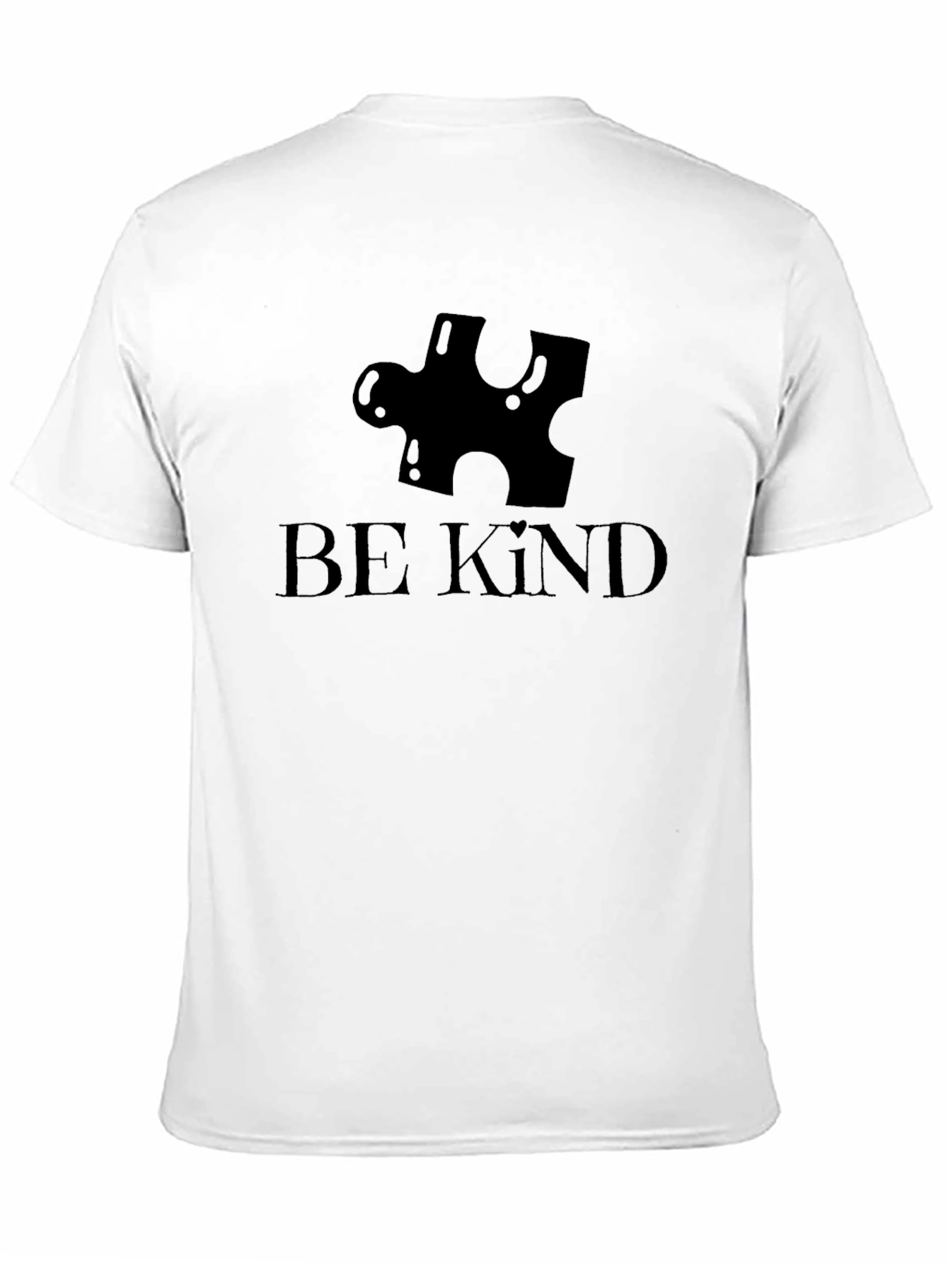 Camiseta Negra Be Kind Con Diseño Rompecabezas