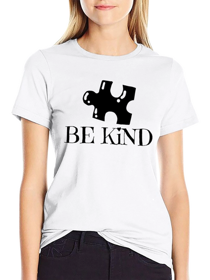Camiseta Negra Be Kind Con Diseño Rompecabezas