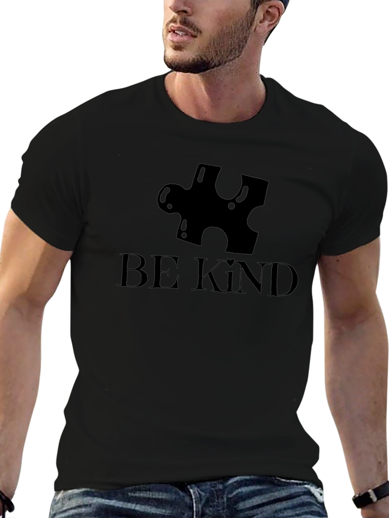Camiseta Negra Be Kind Con Diseño Rompecabezas