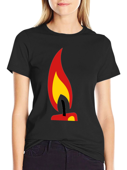 Camiseta Negra con Diseño de Vela Ardiente