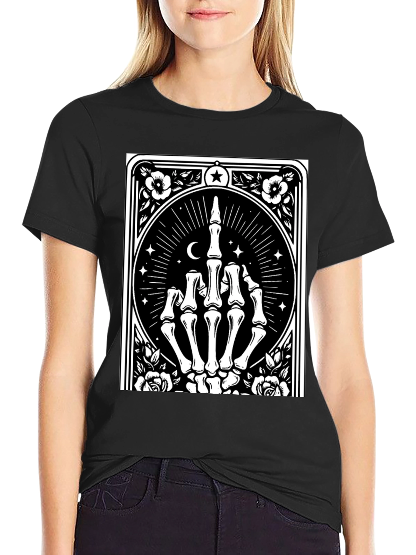 Camiseta Negra con Diseño de Mano Esquelética