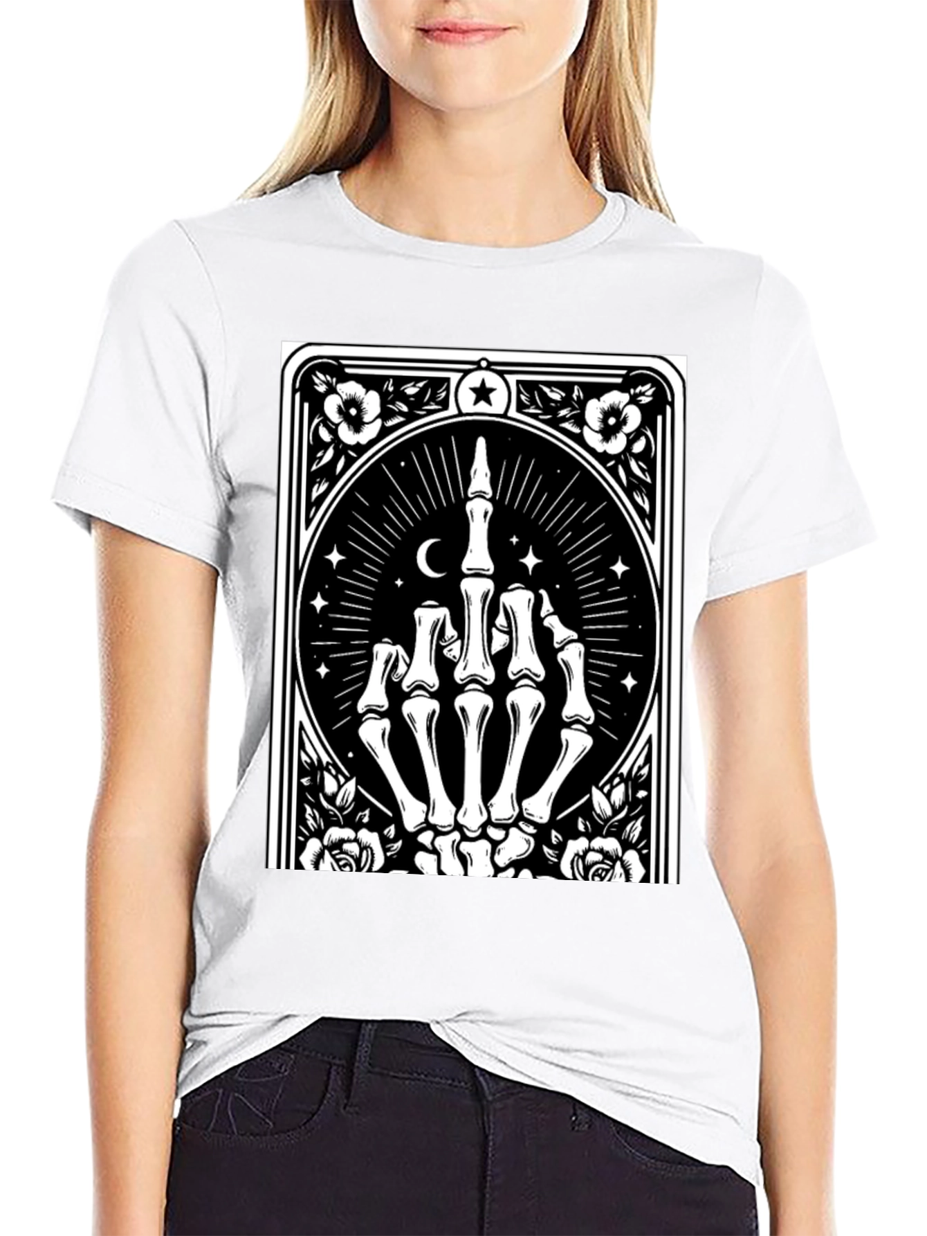 Camiseta Negra con Diseño de Mano Esquelética