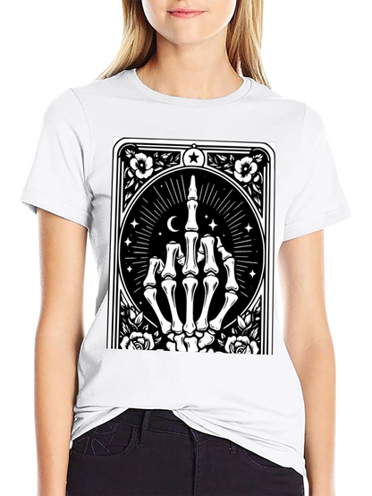 Camiseta Negra con Diseño de Mano Esquelética
