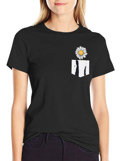 Camiseta Negra con Bolsillo Floral