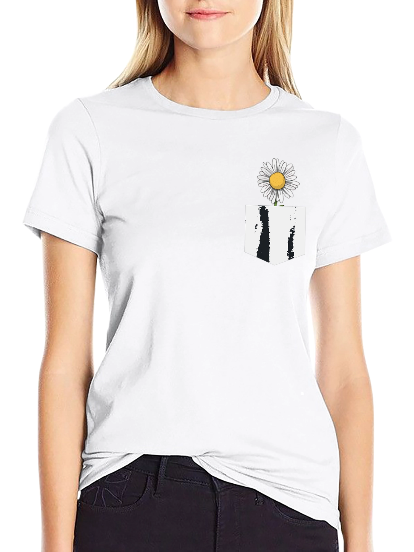 Camiseta Negra con Bolsillo Floral