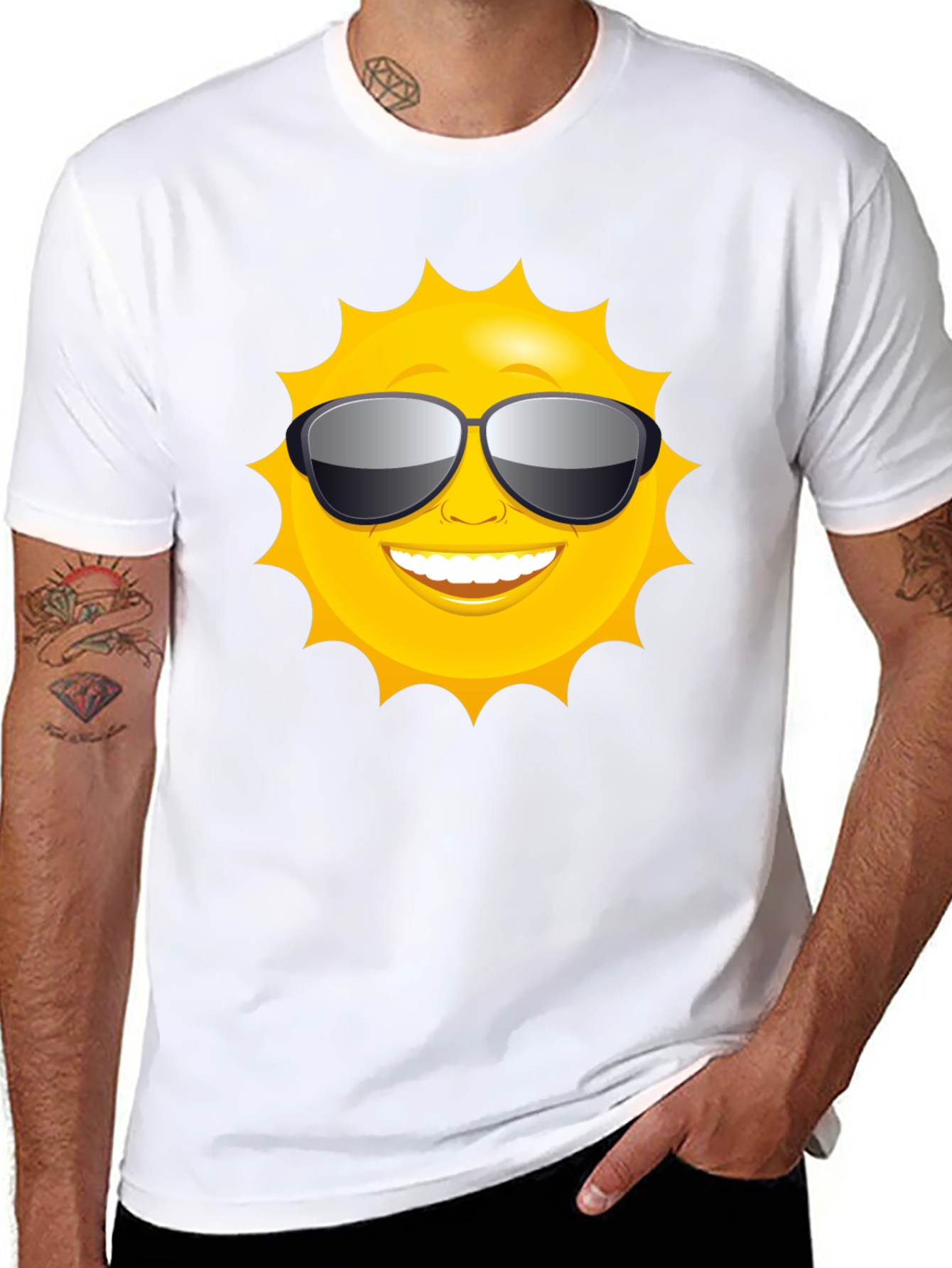 Camiseta Negra con Diseño de Sol Sonriente