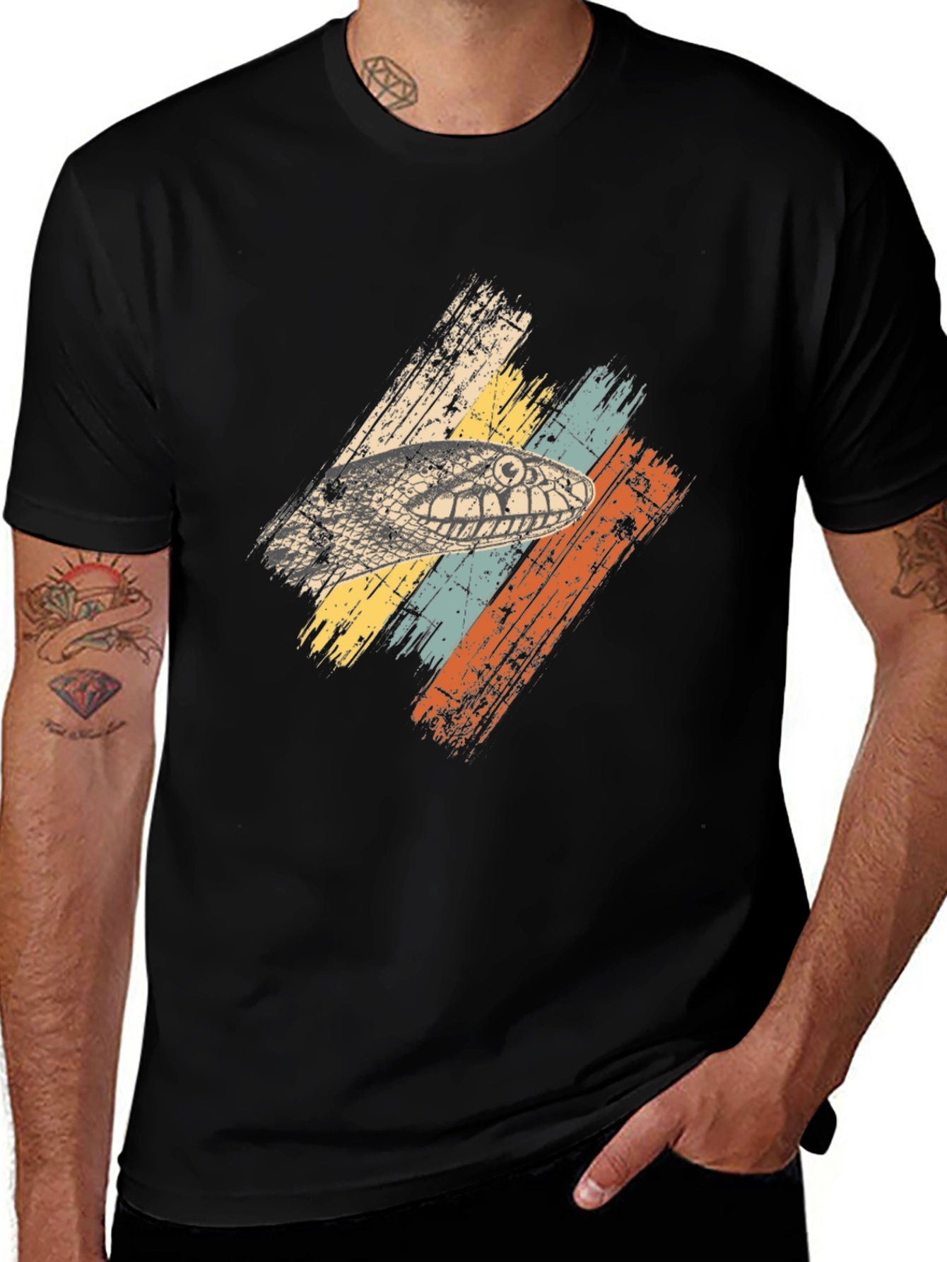 Camiseta Negra con Diseño de Serpiente Retro