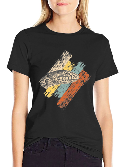Camiseta Negra con Diseño de Serpiente Retro