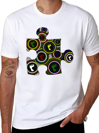 Camiseta Negra con Diseño Abstracto de Huellas
