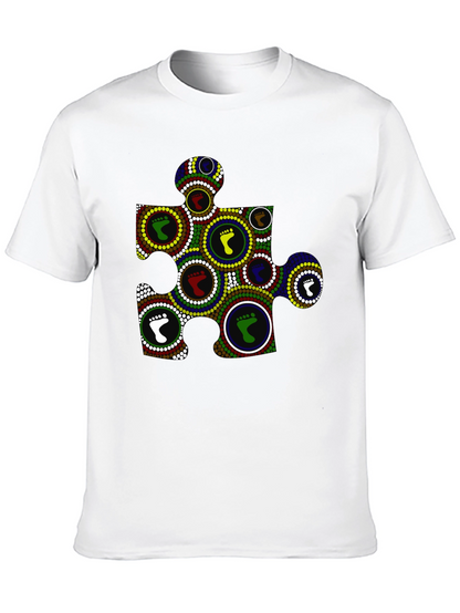 Camiseta Negra con Diseño Abstracto de Huellas