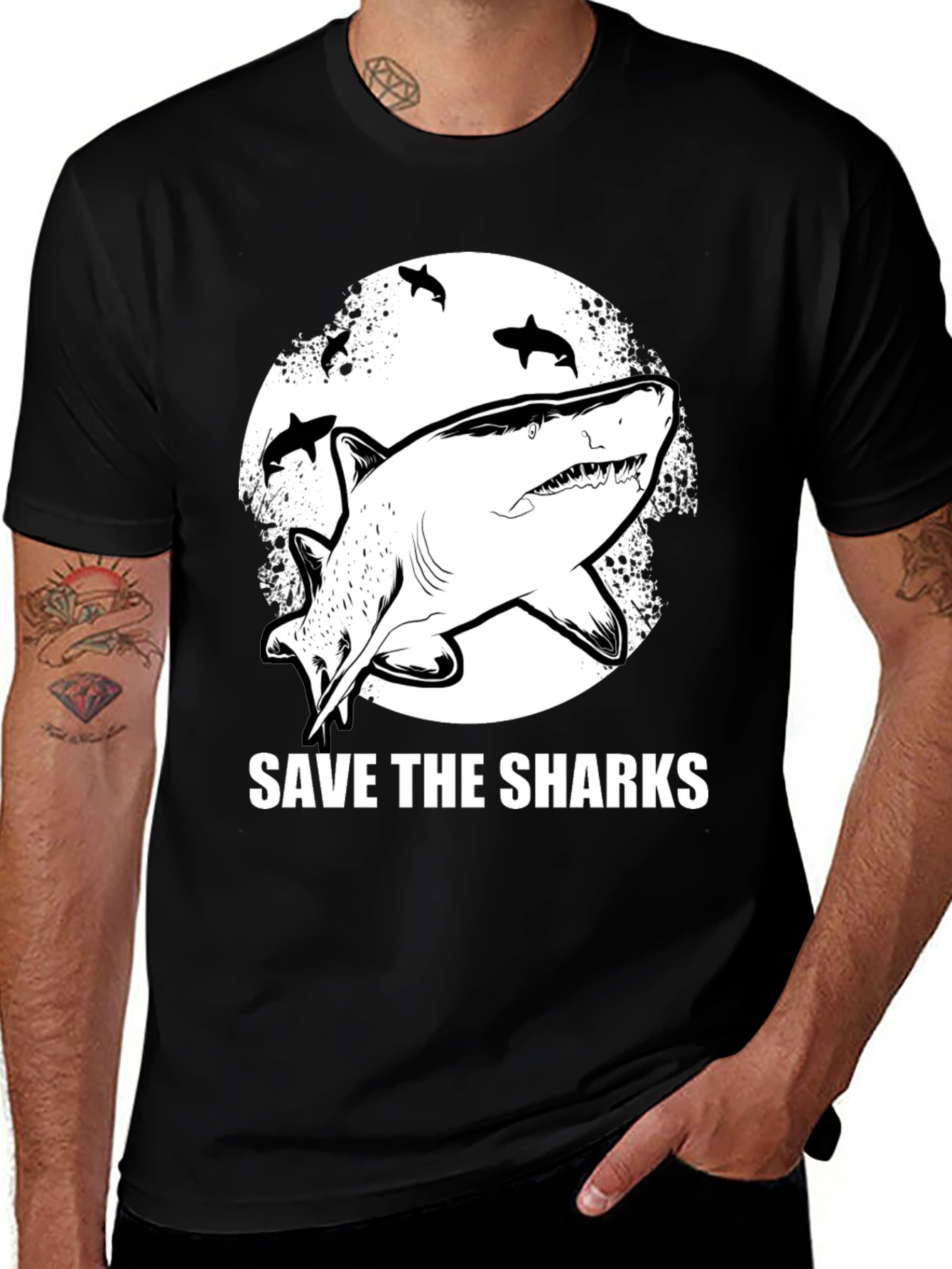 Camiseta Negra Save The Sharks Estampada