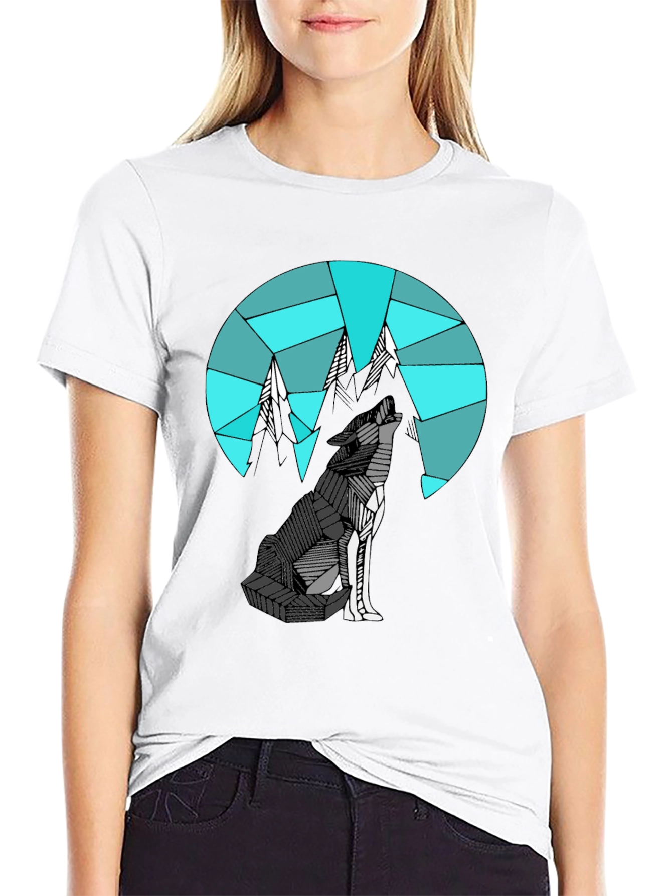Camiseta Negra con Diseño de Lobo y Montañas Geométricas
