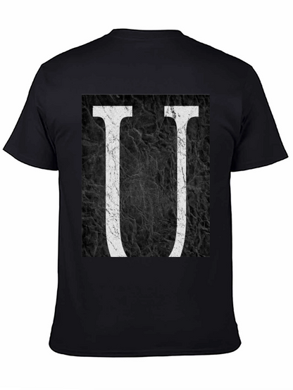 Camiseta Negra con Diseño de Letra U Abstracta