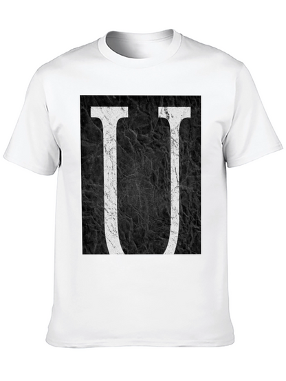 Camiseta Negra con Diseño de Letra U Abstracta