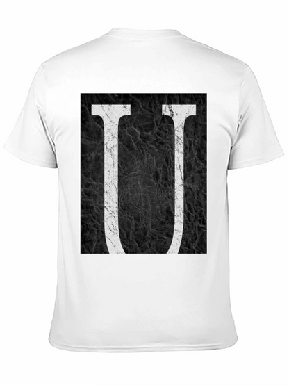 Camiseta Negra con Diseño de Letra U Abstracta